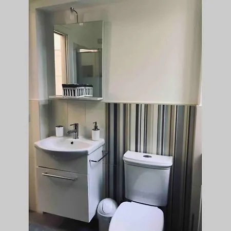 Peachey, Intero Piano Con Giardino